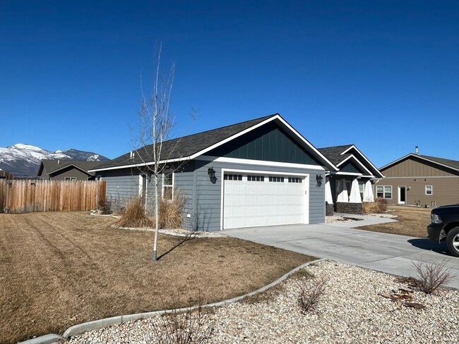 Building Photo - Newer 3 bed 2 bath in Corvallis