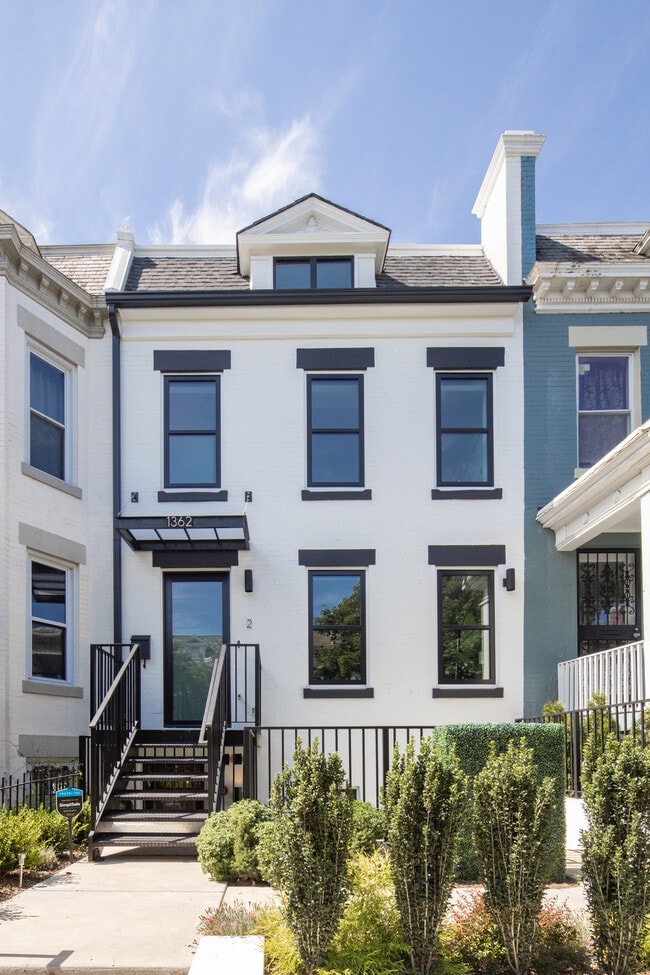 Building Photo - 1362 Perry Pl NW