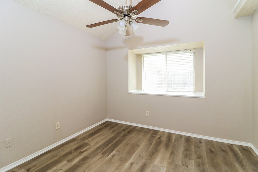 Building Photo - 8409 Tallahassee Ln