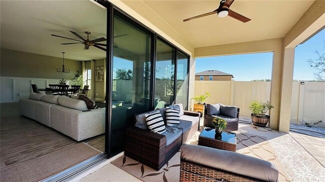 Building Photo - 12661 Oak Hill Way