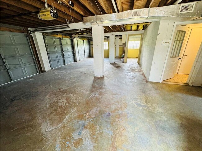 Building Photo - 9903 Bay Dr