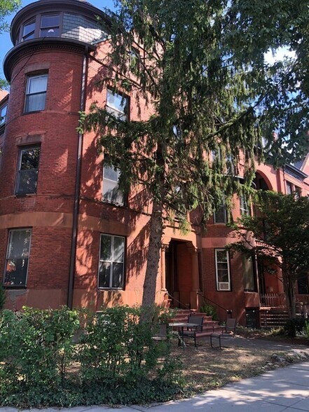 Building Photo - 1880 Beacon St