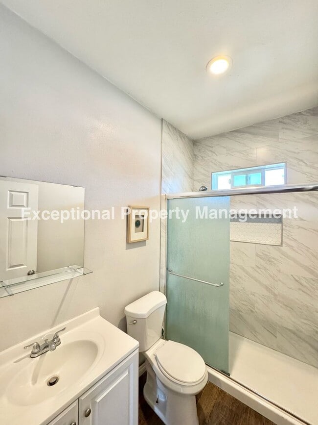 Building Photo - Great 2 bed 1 bath backhouse/ADU