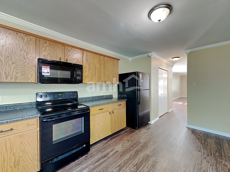 Building Photo - 8441 Wheatfield Dr