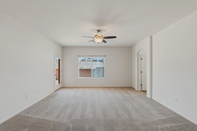Building Photo - 677 W Pizzicato Ln