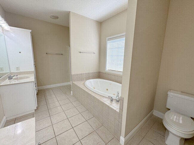 Building Photo - 1220 Lattice Ct