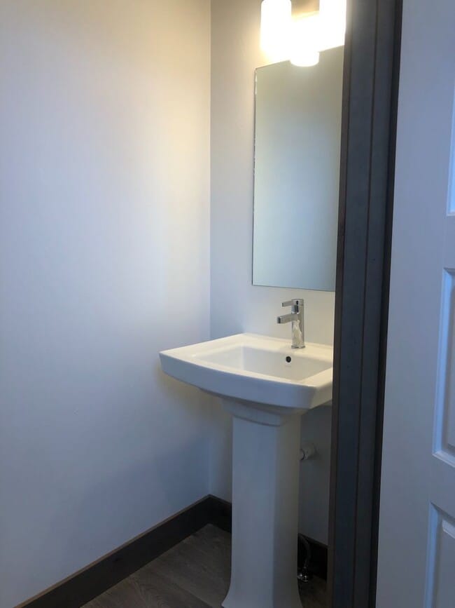 Building Photo - Two Story Town-Home! 3 Bedroom/ 2.5 Bath + 2nd Living Room! Oversized Rooms