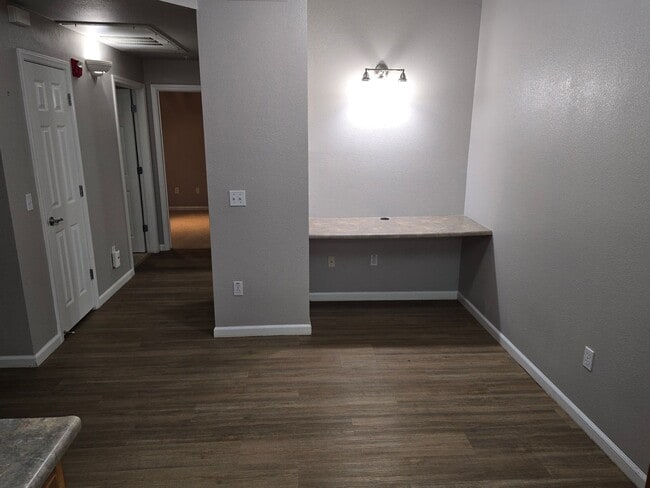 Building Photo - COMING SOON!!! 3 Bedroom Condo Near The Galleria