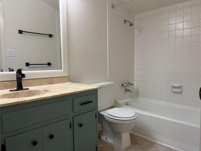 Building Photo - 6605 Danwood Dr