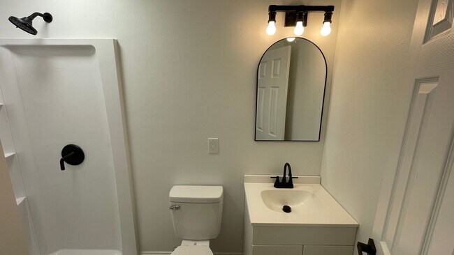 Building Photo - 3 Bedroom • 2 Bath • $1,450/mo
