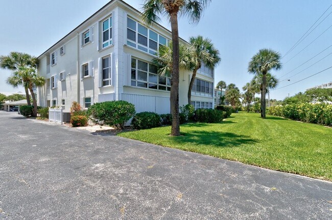 Building Photo - 1441 Ocean Dr