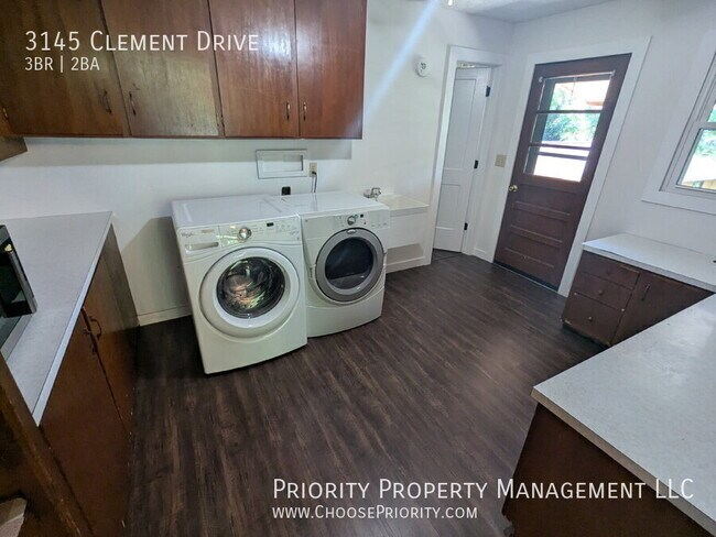 Building Photo - 3145 Clement Dr