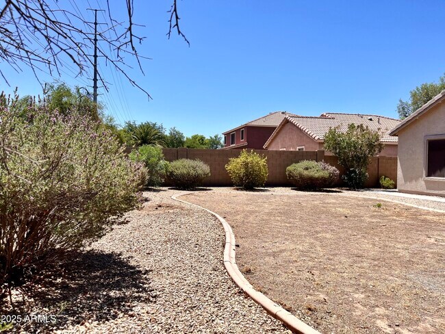 Building Photo - 1825 E Aloe Pl