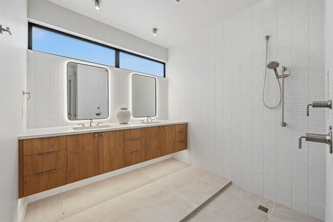 Building Photo - 1403 Barton Hills Dr