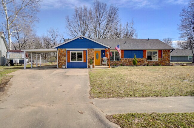 Building Photo - 1906 N Chambers Ter