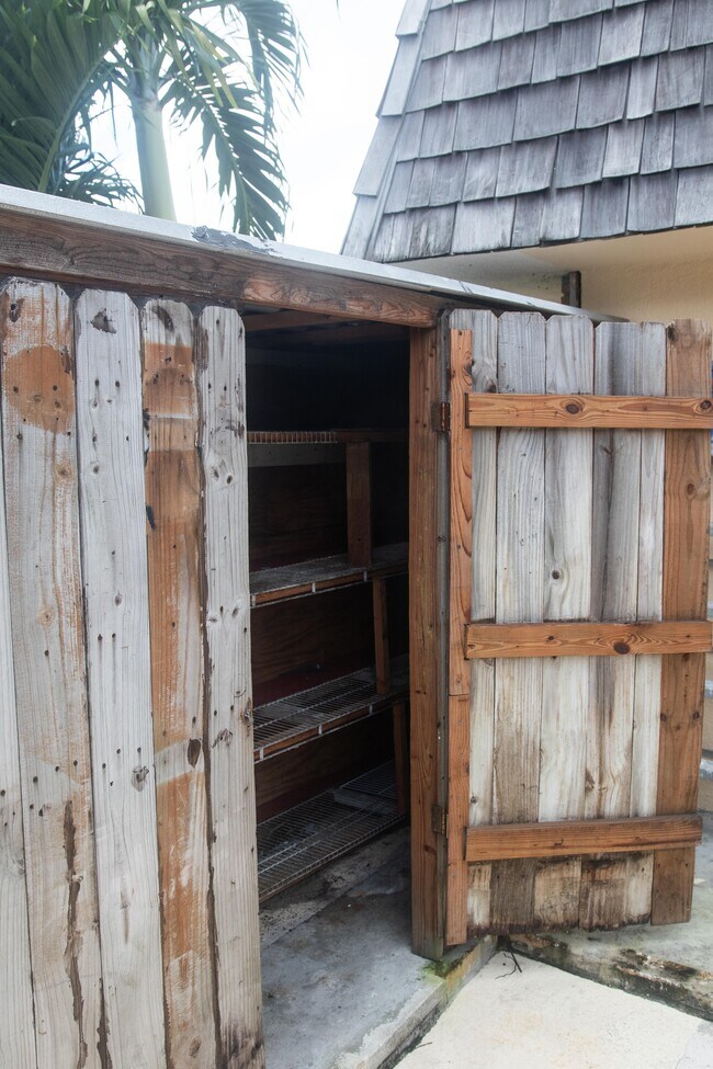 Building Photo - 70 Lake Arbor Dr