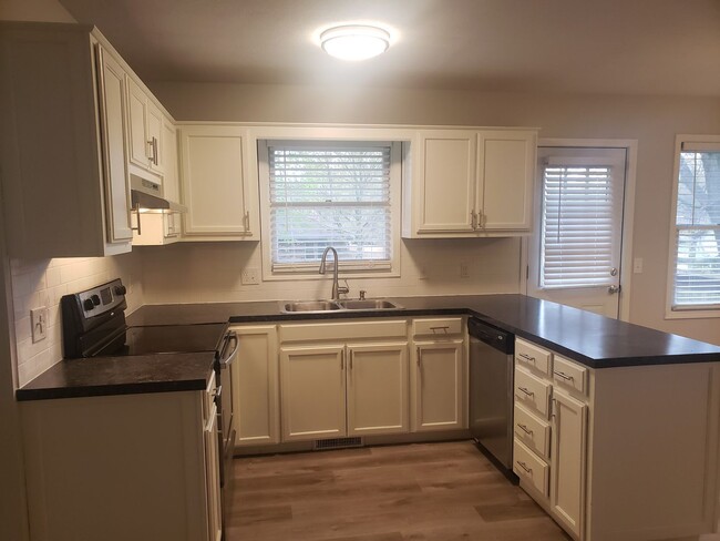 Building Photo - Kickapoo High District w/ Walk-In-Closet