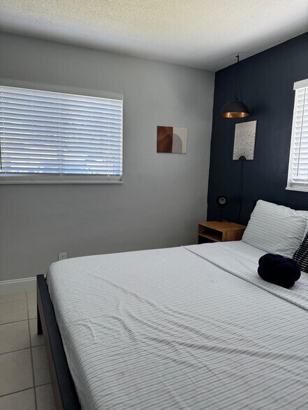 Building Photo - 2501 NW 9th Ter