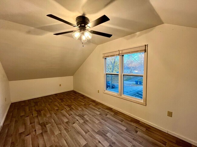 Building Photo - 3 Bed 1 Bath Single Family Home in Wausau - Now offering a 6 MONTH lease opportunity!