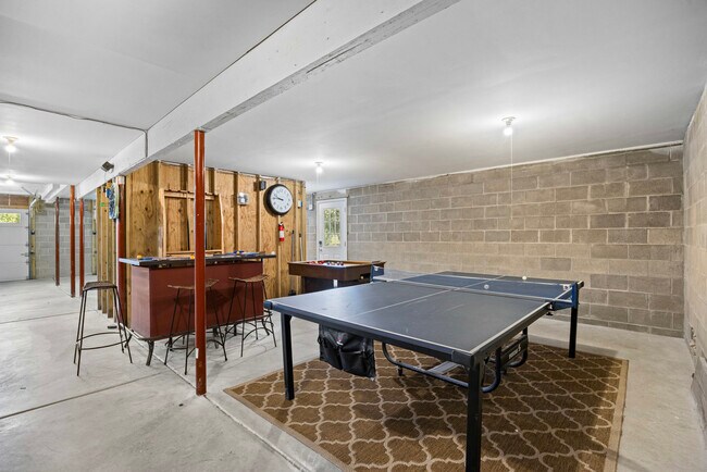 Building Photo - 15414 N River Beach Dr