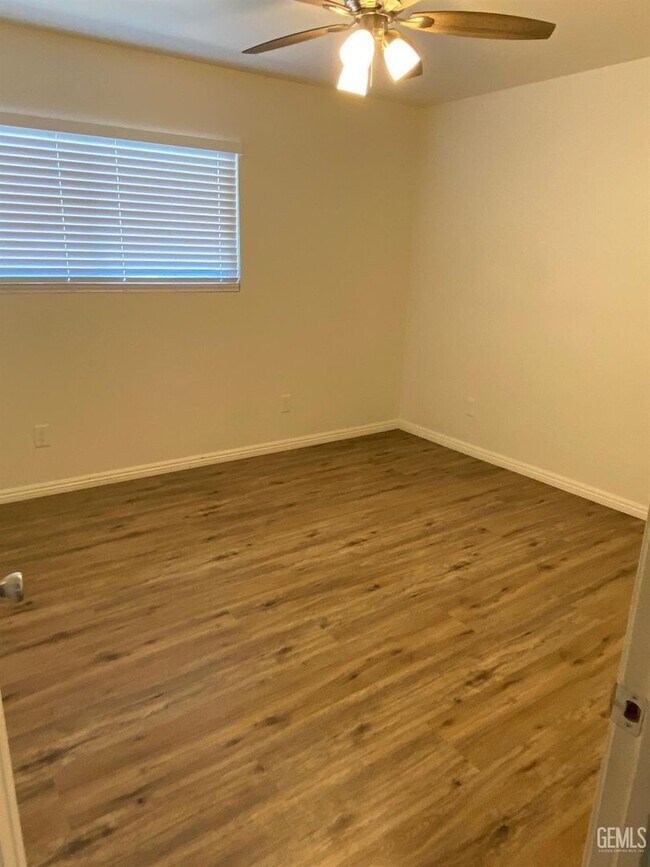 Building Photo - 3805 Phaffle Dr