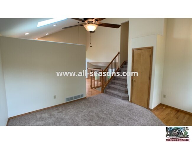 Building Photo - Don't miss this fabulous opportunity in Ch...