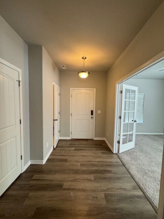 Building Photo - Nearly New 3-Bedroom Home in Beautiful Mon...