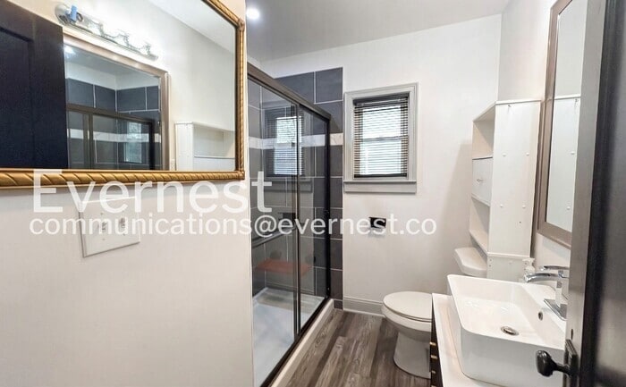 Building Photo - 2242 E 70th St