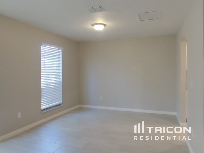 Building Photo - 1151 W Romaine Cir