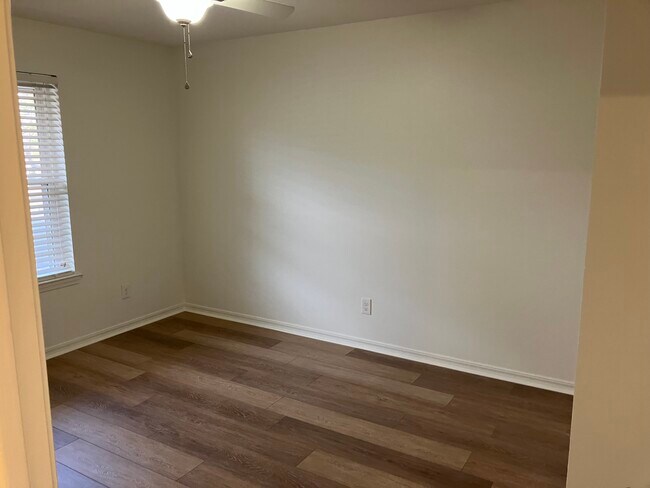 Building Photo - 9 Wabash Cove