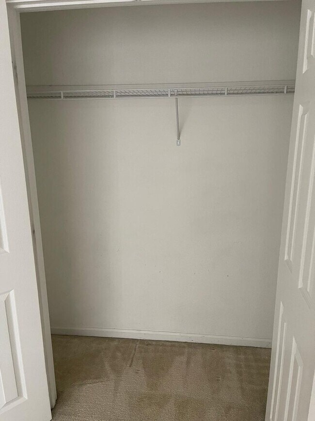 Building Photo - Fabulous 3/2.5 Townhouse located in The Vistas at Stonebridge Commons