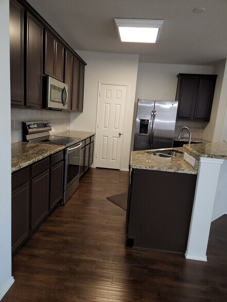 Kitchen - 7207 Juniper Dr