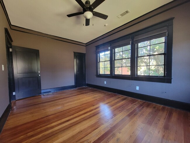 Building Photo - 10ft Ceilings - Chandeliers - Linen Gold S...