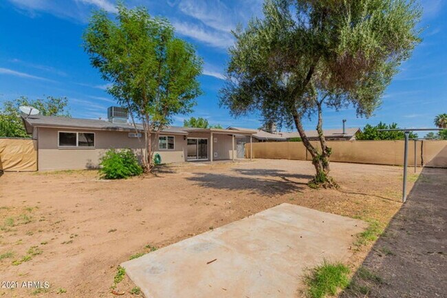 Building Photo - 7361 W Shangri La Rd