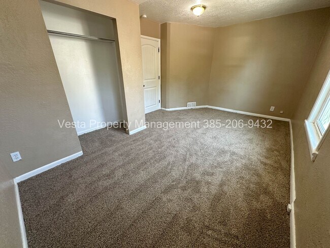 Building Photo - 2071 Jefferson Ave