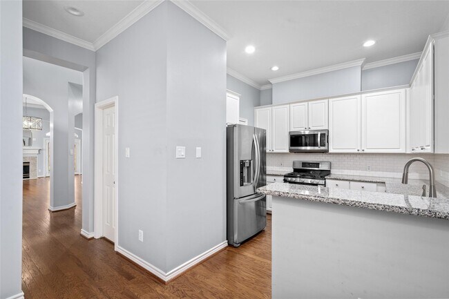 Building Photo - 612 Detering St