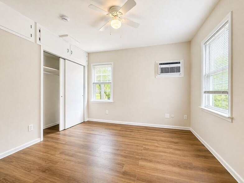 Building Photo - 161 Lincoln Ave