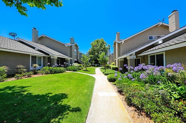 Building Photo - Beautiful 2 bedroom Irvine Townhome