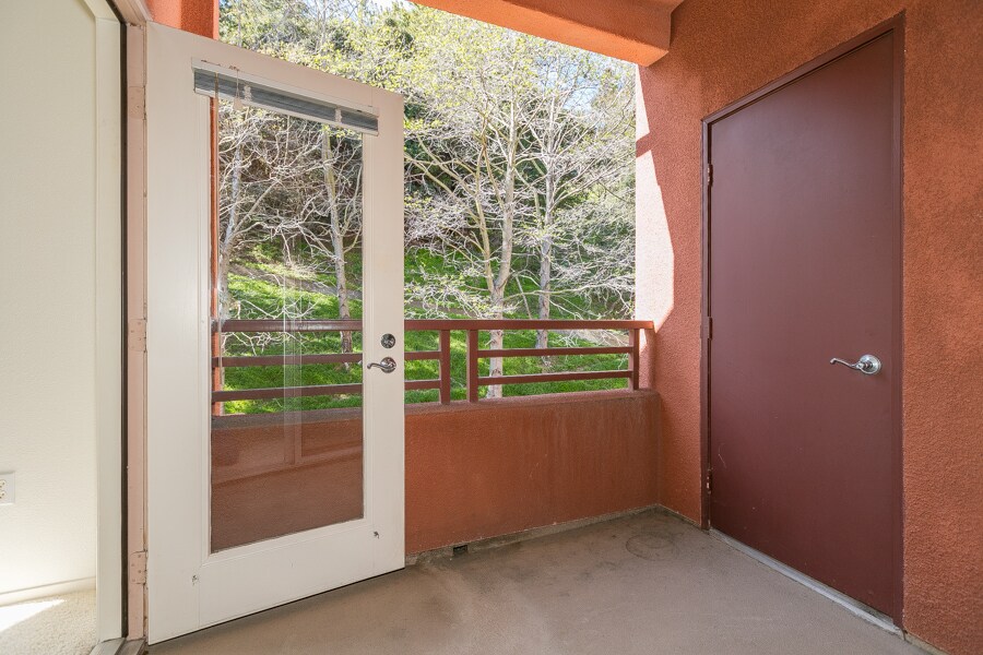 Building Photo - 320 Caldecott Ln