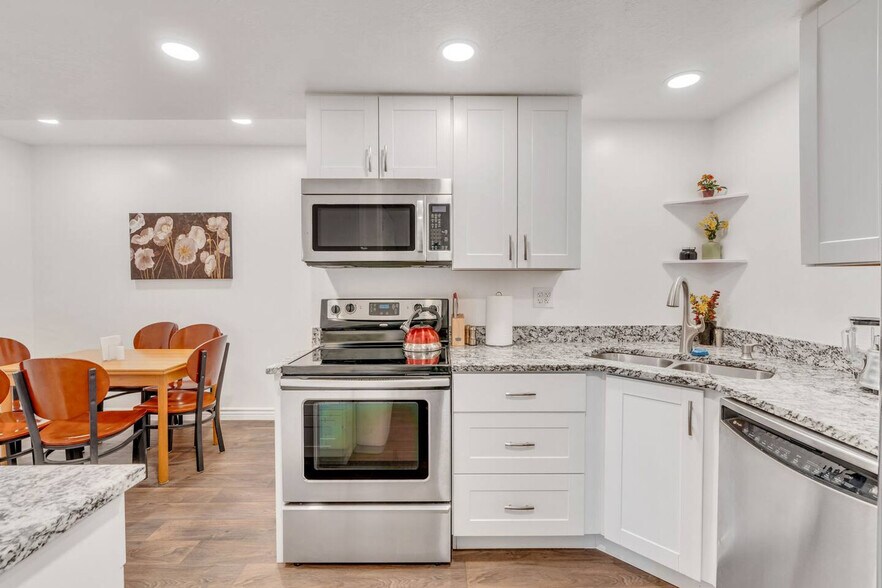 Building Photo - 12067 Lampton View Dr