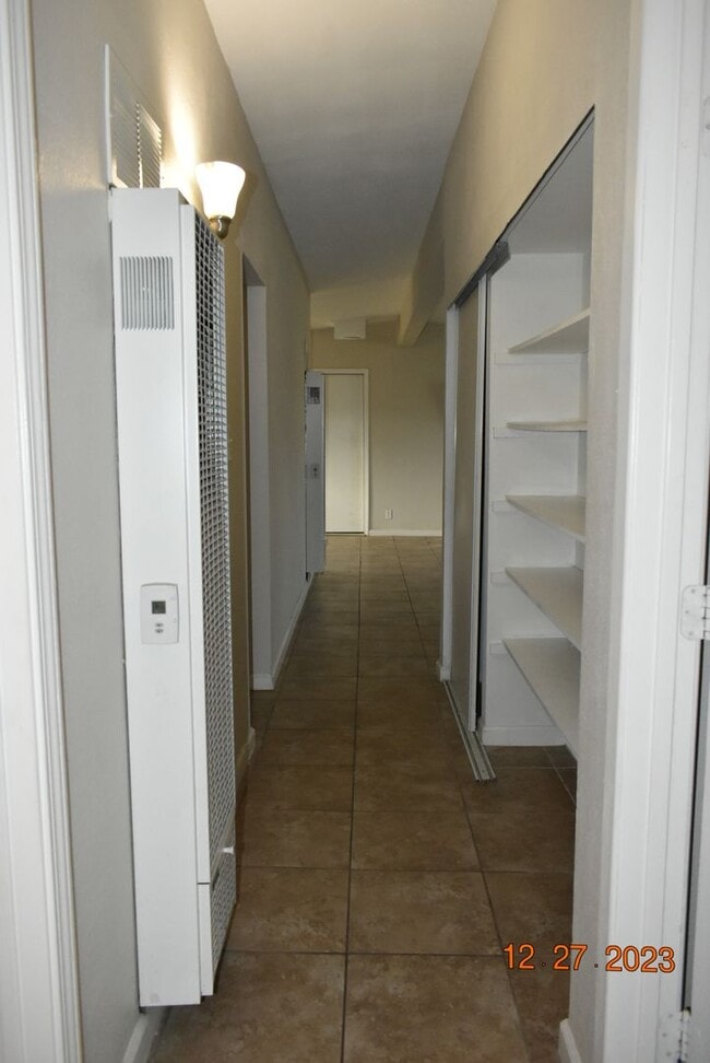 Building Photo - Modern Living in California City