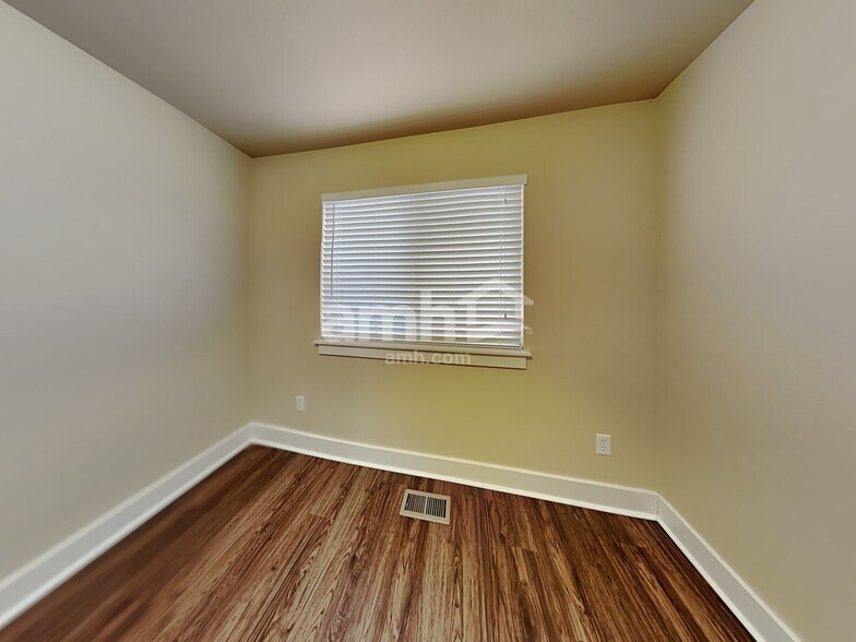 Building Photo - 9667 W Silverspring St