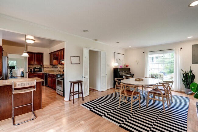 Building Photo - 7525 Cayuga Ave
