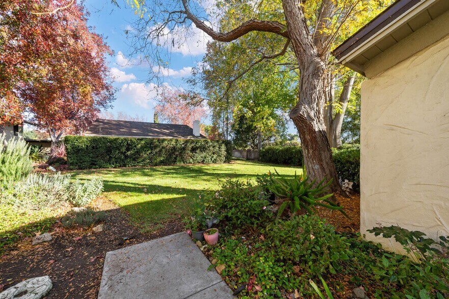 Building Photo - 15 N San Marcos Rd