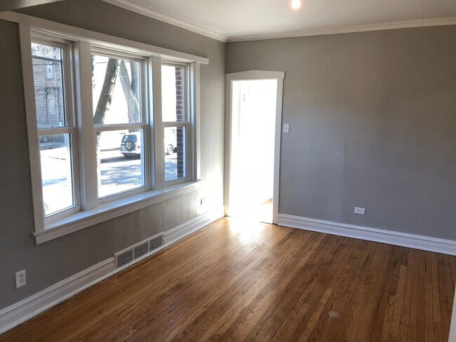 Building Photo - 4101 W Barry Ave
