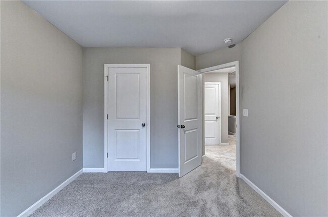 Building Photo - 2802 Laurel Ridge Cir