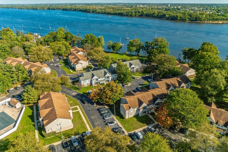 Primary Photo - Waterside Apartments