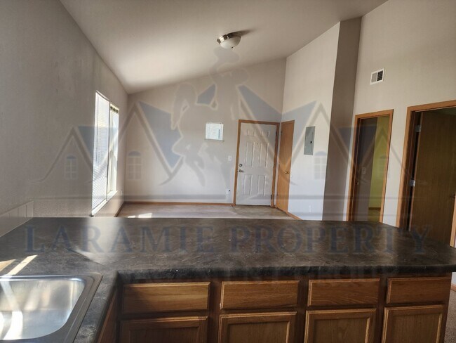 Building Photo - 3 Bed 2 Bath Condo