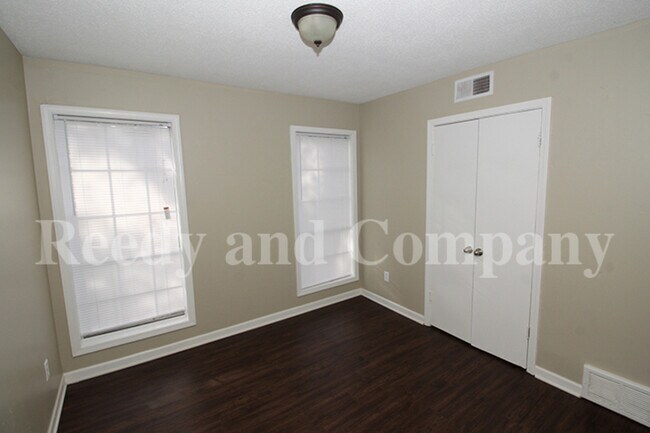 Building Photo - 4074 Stowe St