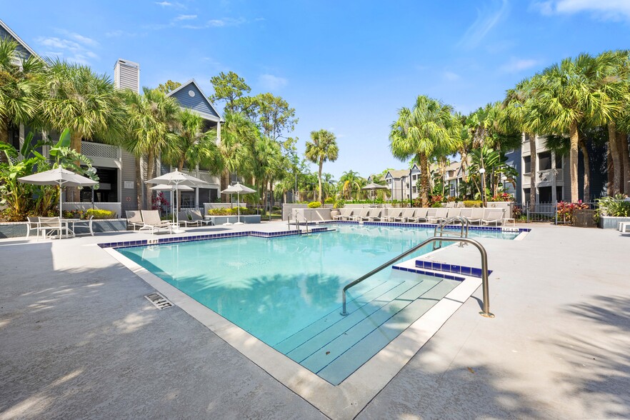 Twelve Oaks at Windermere - 6025 Oakshadow St Orlando FL 32835 ...